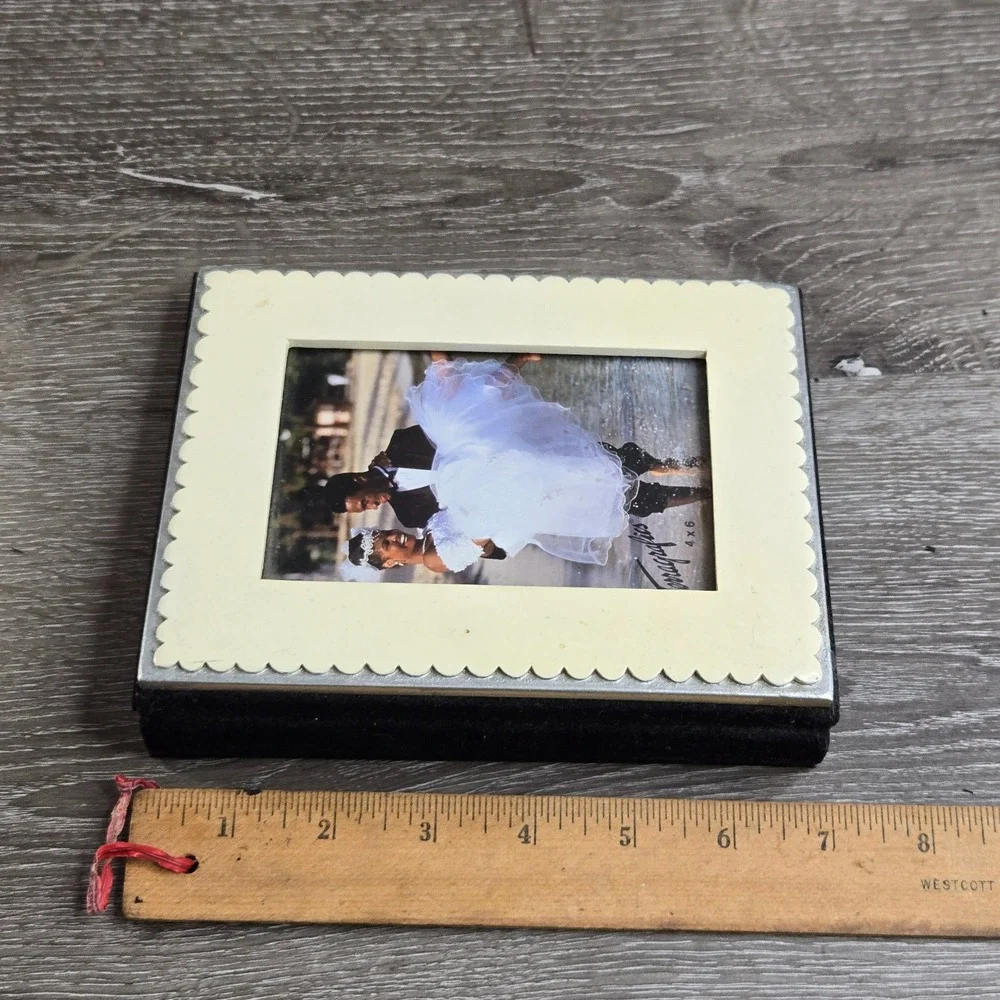 Vintage Terragrafics Velvet Photo Album with Scalloped Picture Frame Cover 7x5